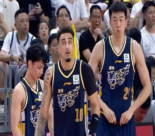 廣東男籃不敵福建，兩大劣勢明顯，球員評(píng)分：杜鋒杜潤旺2.5分！