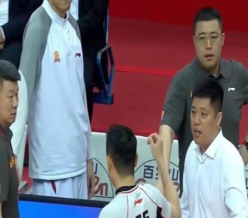 山西核心外援狀態(tài)下滑嚴(yán)重，高薪球員低效，球隊(duì)整改迫在眉睫