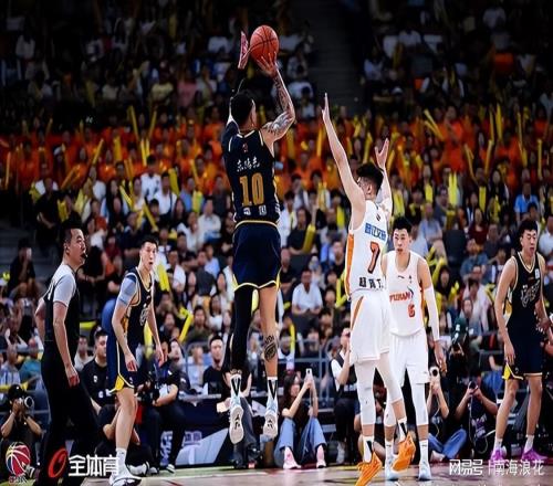 名氣大有啥用前NBA球員13中3+末節(jié)三分5中0，被鄒陽對位打爆