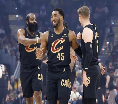 太不講理了！米切爾刷爆NBA79年紀(jì)錄，強(qiáng)如喬丹、科比都沒做到