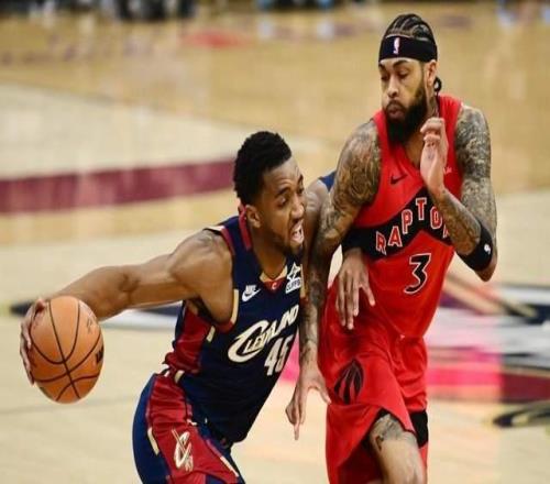 13分完勝！騎士季后賽開門紅：全場狂歡慶祝，哈登首秀22+10