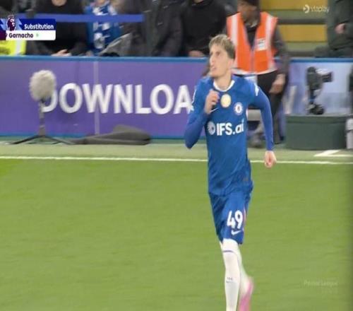 不受待見，加納喬上場后隨隊出征的曼聯球迷發出陣陣噓聲