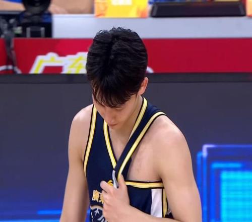 再見了，杜鋒！廣東隊各大主力擺爛逼宮，徐杰崔永熙都不想打了