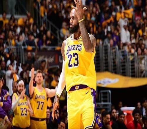 NBA詹姆斯称与儿子同场竞技是最疯狂的事情