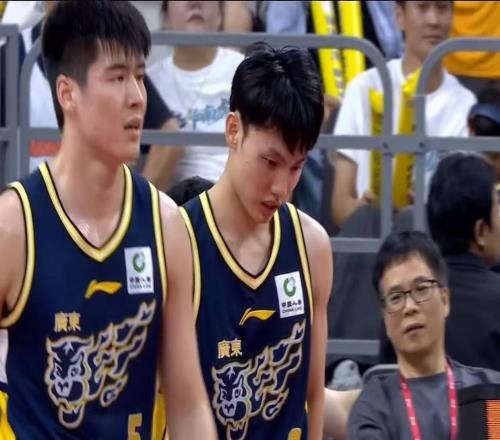 杜鋒親自爆料！廣東隊疑似發(fā)生內訌，徐杰聯(lián)手崔永熙逼宮換帥