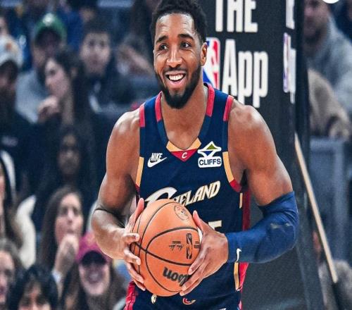 20投轟32分賽后狂贊隊友！米切爾創6紀錄超歐文騎士給2.77億嗎