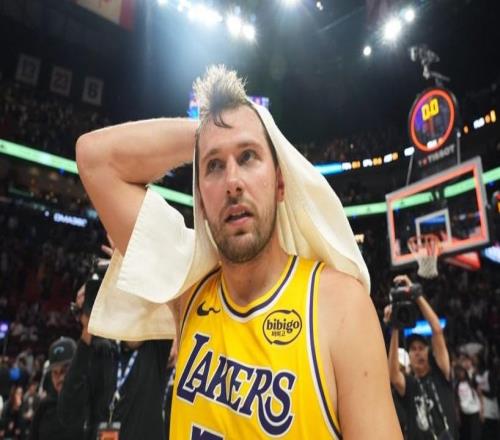 記者：東契奇有望在對陣火箭的季后賽首輪比賽中復出