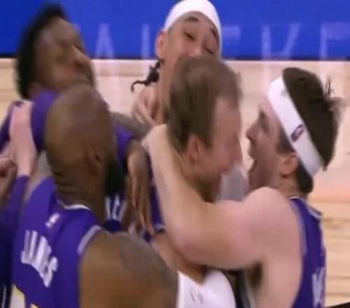 肯納德27分湖人戰勝火箭贏下G1，杜蘭特缺陣火箭一片藍領