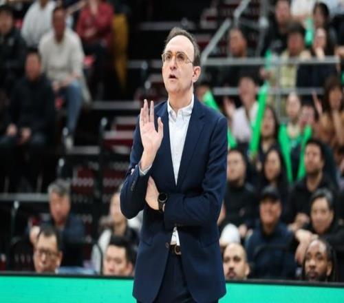 上海男籃沖擊22連勝！全力擊敗遼寧隊，洛夫頓復出，央視直播