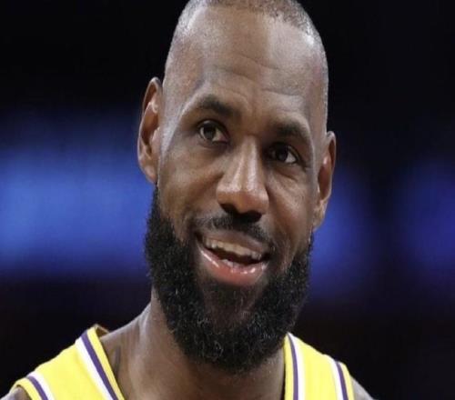 雷迪克：詹姆斯攻防兩端展現了領袖氣質，這是季后賽該有的樣子