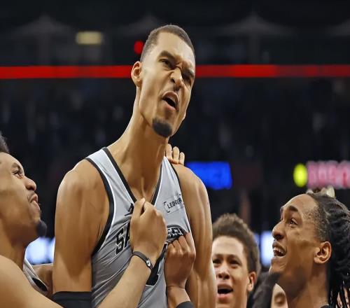 NBA季后赛首秀得分前五：文班亚马张伯伦并列，仅1人40+