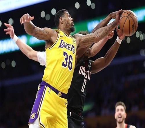 无谓失误太多了一些！湖人后场大闸必须要在进攻端更谨慎一点