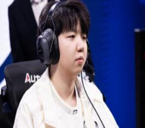 要試試Rookie嗎iG中單Renard狀態(tài)低迷連續(xù)被3位中單Gap