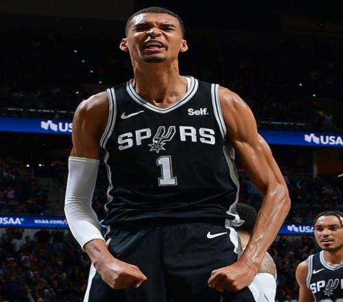 文班35+5！11198馬刺開門紅，看數(shù)據(jù)：他才是頭號(hào)功臣！