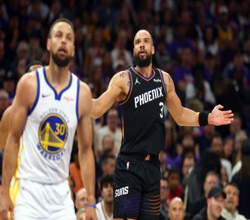 赛场冲突！布克格林遭驱逐，库里16中4拿17分，勇士不敌太阳出局