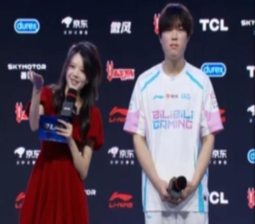 “BLG上輔切割啦”Bin：ON跟之前一樣比較幼稚，有時候比較蠢