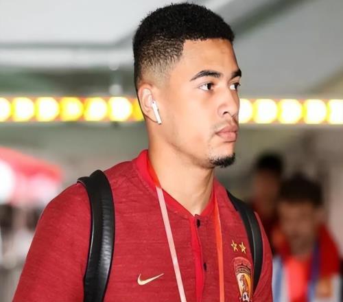 上港幸好没留下他！一直想高薪挽留的强援，如今却在离队后退役