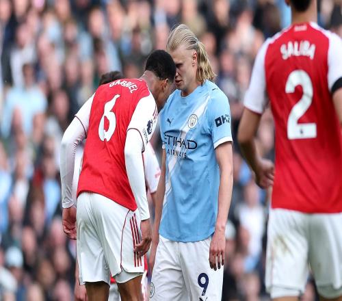 曼城下周中將在提前賽迎戰伯恩利，取勝即可登頂