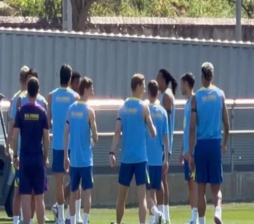 西媒：貝爾納爾缺席巴薩賽前最后一練，其他可用球員均參與