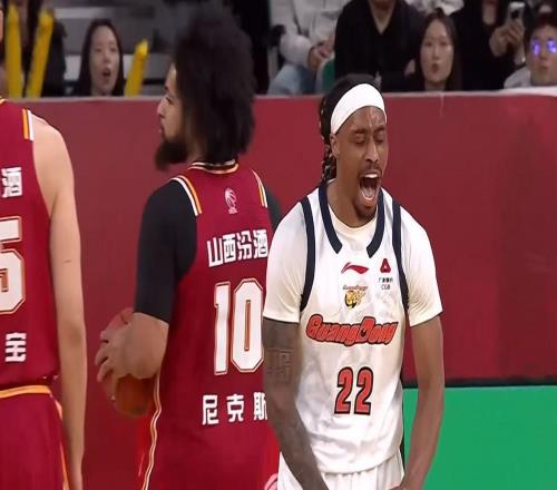 狂逼杜锋下课广东队更衣室疑似发生内讧，换帅进入倒计时！