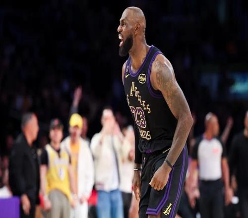 湖人10194火箭：一場(chǎng)"石頭戰(zhàn)"里的防守博弈