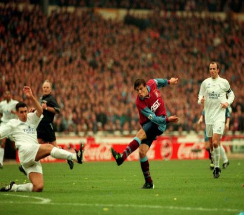 從歐洲杯金靴到意甲棄將，只用了1個(gè)半賽季，實(shí)力派毀在了嘴巴上