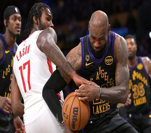 探花爆發(fā)夜火箭卻迷失，老詹笑納大禮，賽后霸氣表態(tài)