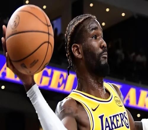 湖人G2勝火箭！老詹統(tǒng)領(lǐng)進(jìn)攻，另3首發(fā)齊爆，火箭僅靠2將替補(bǔ)狂鐵