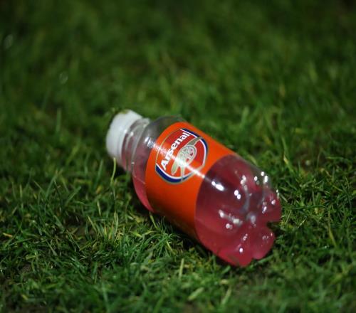 在阿森納再次輸?shù)袅謶?zhàn)后，讓我們回顧槍手悠久的“瓶子史”