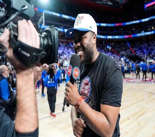 底特律活塞主場有個"無處不在"的人