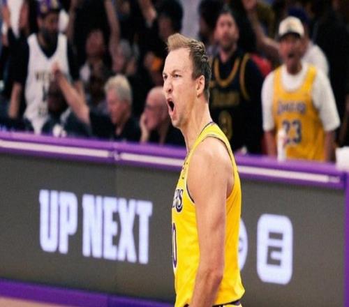 28+25+23！湖人2比0！KD沒(méi)頂住，老詹太猛了...