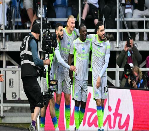 10！三線作戰(zhàn)5連勝13.1億豪門時隔243天重返榜首沖向三冠王