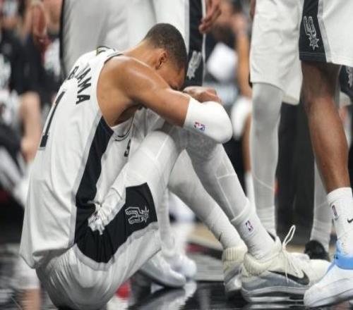 文班今早返回訓練館能否出戰第三場尚不確定