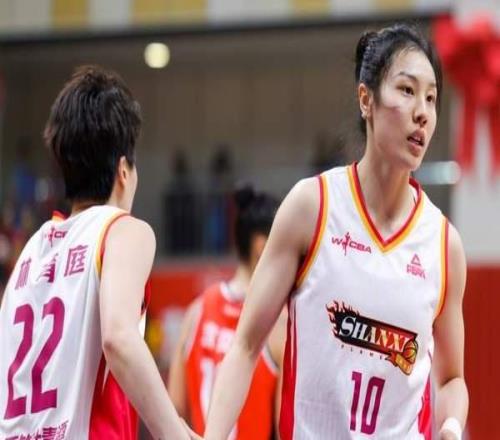 搶5定冠軍！女籃霸主危險了，山東雙子星啞火，籃協主席白跑一趟