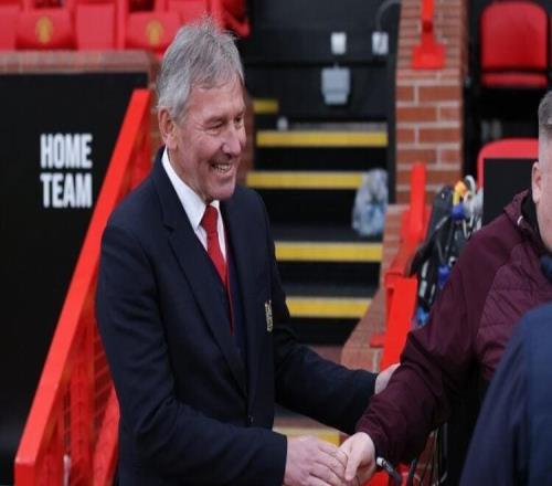 羅布森：B費(fèi)是一名頂級(jí)球員，他的踢法有點(diǎn)像坎通納