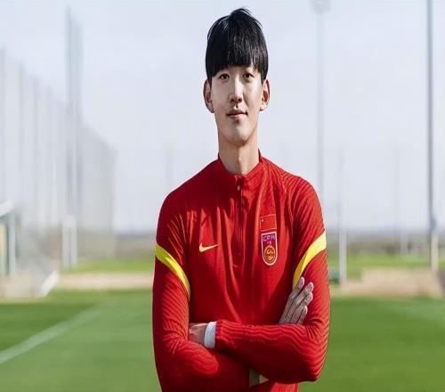 申花7輪不敗之后！這位資深國腳卻還沒迎來賽季首秀，引發熱議