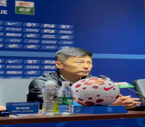 大連英博贏下遼寧德比隊(duì)史首次中超五連勝李國(guó)旭感謝現(xiàn)場(chǎng)球迷