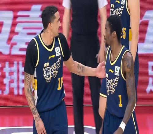 廣東隊慘遭重創(chuàng)！薩姆納確認賽季報銷，杜鋒被迫扶正麥考爾！