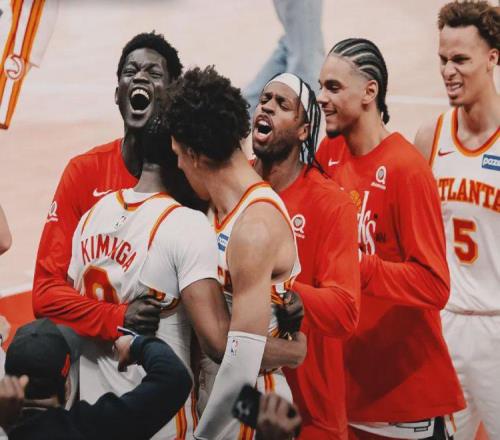 2比1！庫(kù)明加搶斷絕殺！兩場(chǎng)40分打臉勇士