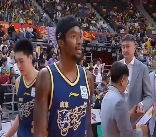 CBA新消息！广东广厦外援调整，北京男篮辟谣，深圳签2米18盖帽王