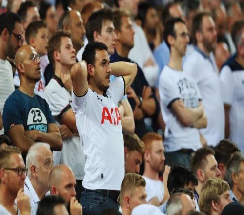 热刺球迷的焦虑：看球吃到吃药