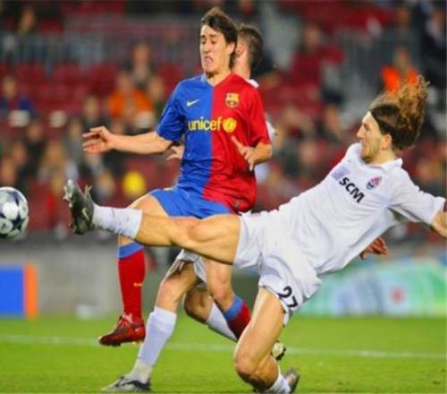 理論上絕配瓜迪奧拉的實(shí)力派，普約爾也給他讓路，卻毀于巴薩宮斗