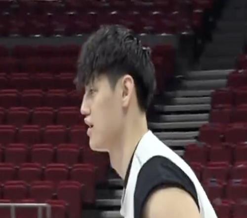 曾凡博：去年腰一斷整個(gè)身體的勁兒泄了會(huì)盡我所能幫助球隊(duì)