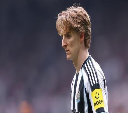 英媒：受髋部伤势影响，戈登可能无缘纽卡客场对阵阿森纳