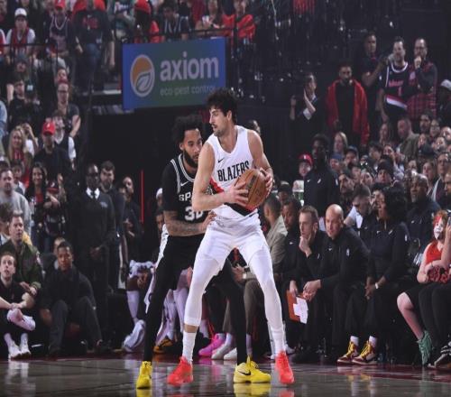 爭議！無文班馬刺半場落后6分阿夫迪亞8中1兩節10罰超馬刺全隊