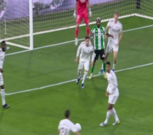 皇马夺冠梦碎！一战4大争议判罚，阿韦洛亚开炮，裁判到底在帮谁