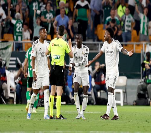 连续十场联赛丢球皇马一数据创二十多年最差