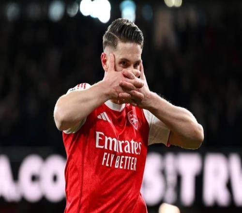 維埃拉：哲凱賴什在無球狀態(tài)下非常努力，不知為什么沒人傳球