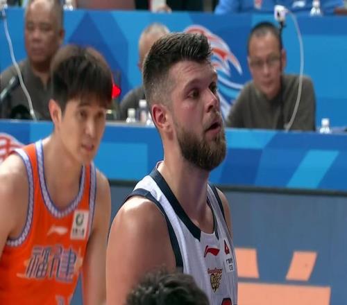 恭喜廣東隊！拉科塞維奇首秀完美，杜鋒正式棄用三大內(nèi)線！