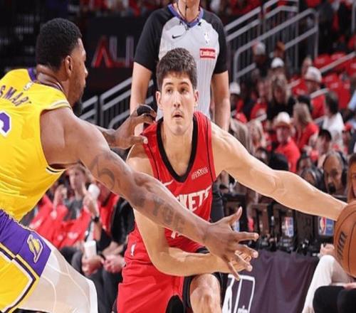 季后赛首个30诞生！湖人神奇逆转，詹姆斯29+13，斯马特梦回巅峰